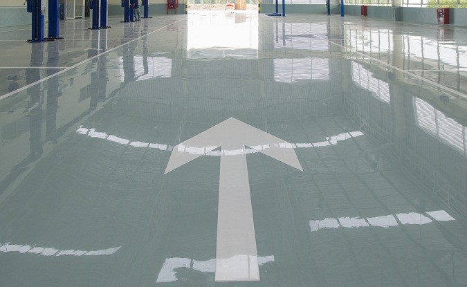 دهان ارضيات ايبوكسى فى مستودع