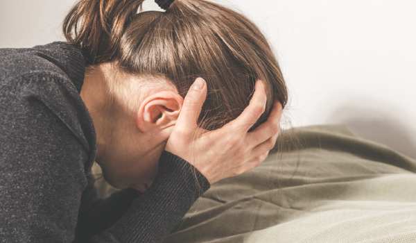 أعراض القلق الجسدية وطرق التغلب عليها