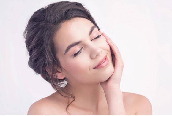 مكونات الخلطة الثلاثية لتفتيح البشرة فوائدها وأضرارها