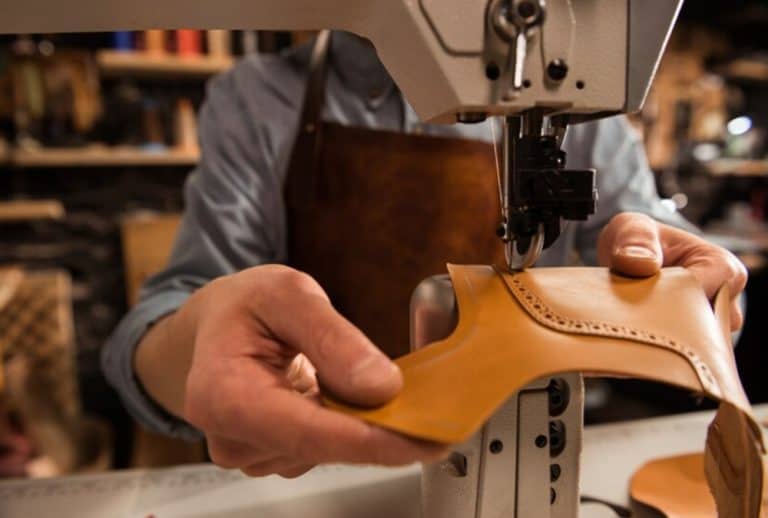 مشروع صناعة الأحذية.. عوائد مجزية مضمونة