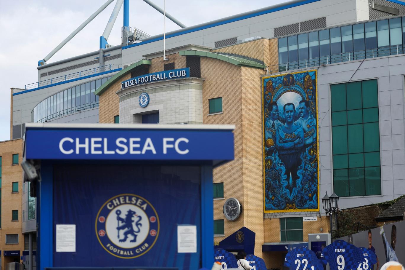 لماذا يفضل تشيلسي الحظر الأوروبي على الامتثال لقواعد 
