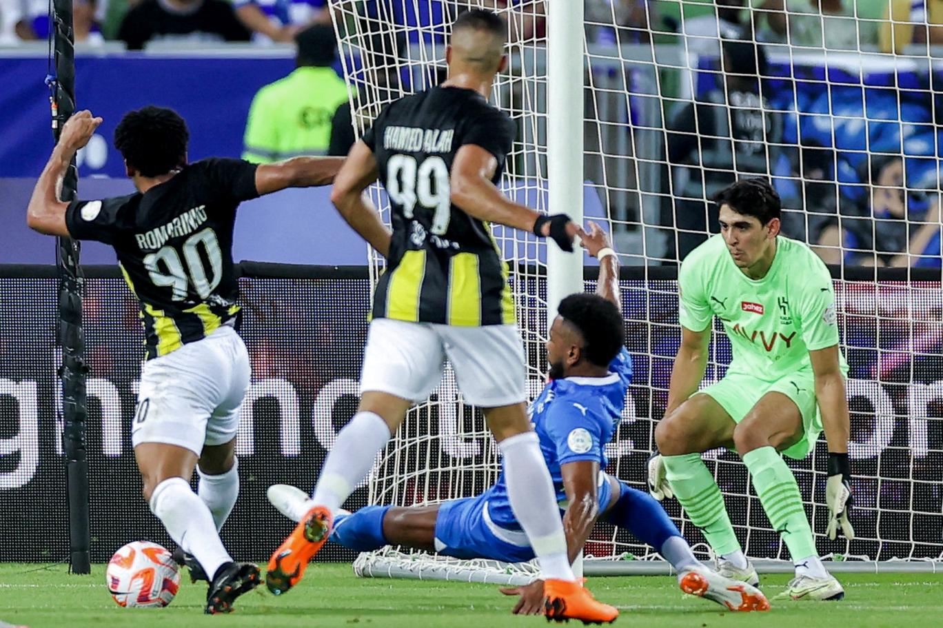 الاتحاد يسعى لمداواة جراحه أمام الهلال في 