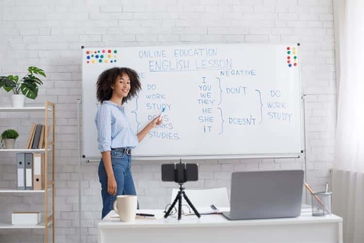 مشروع تعليم اللغة الانجليزية اونلاين ليس سهلاً، لكن نقدم لك نصائح قيمة لإنجاحه